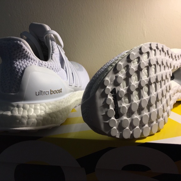 adidas Ultra Boost 2.0 Triple White - Size: 8.5 - Picture 3 of 7